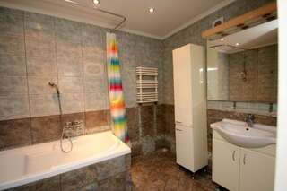 Апартаменты Inn Home Apartments in Kiev Center Киев Апартаменты с 2 спальнями - бульвар Леси Украинки, 1/4-8